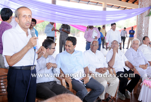 Tourism Minister R.V. Deshpande  1